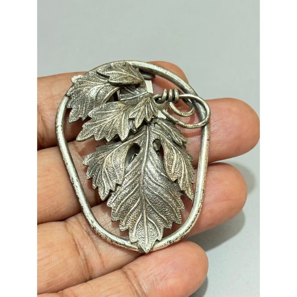 Vintage Leaf Fur‎ Clip Womens Silver Tone Art Deco Botanical Brooch